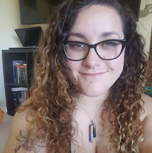 Meet your Posher, Celeste